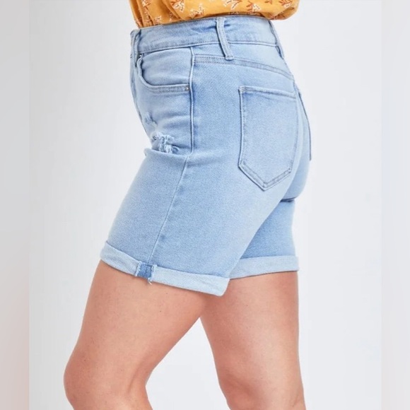 Shorts, Junior, 4,( 26” waist)NWT, Distressed Denim, stretch, Vintage style - Picture 5 of 7